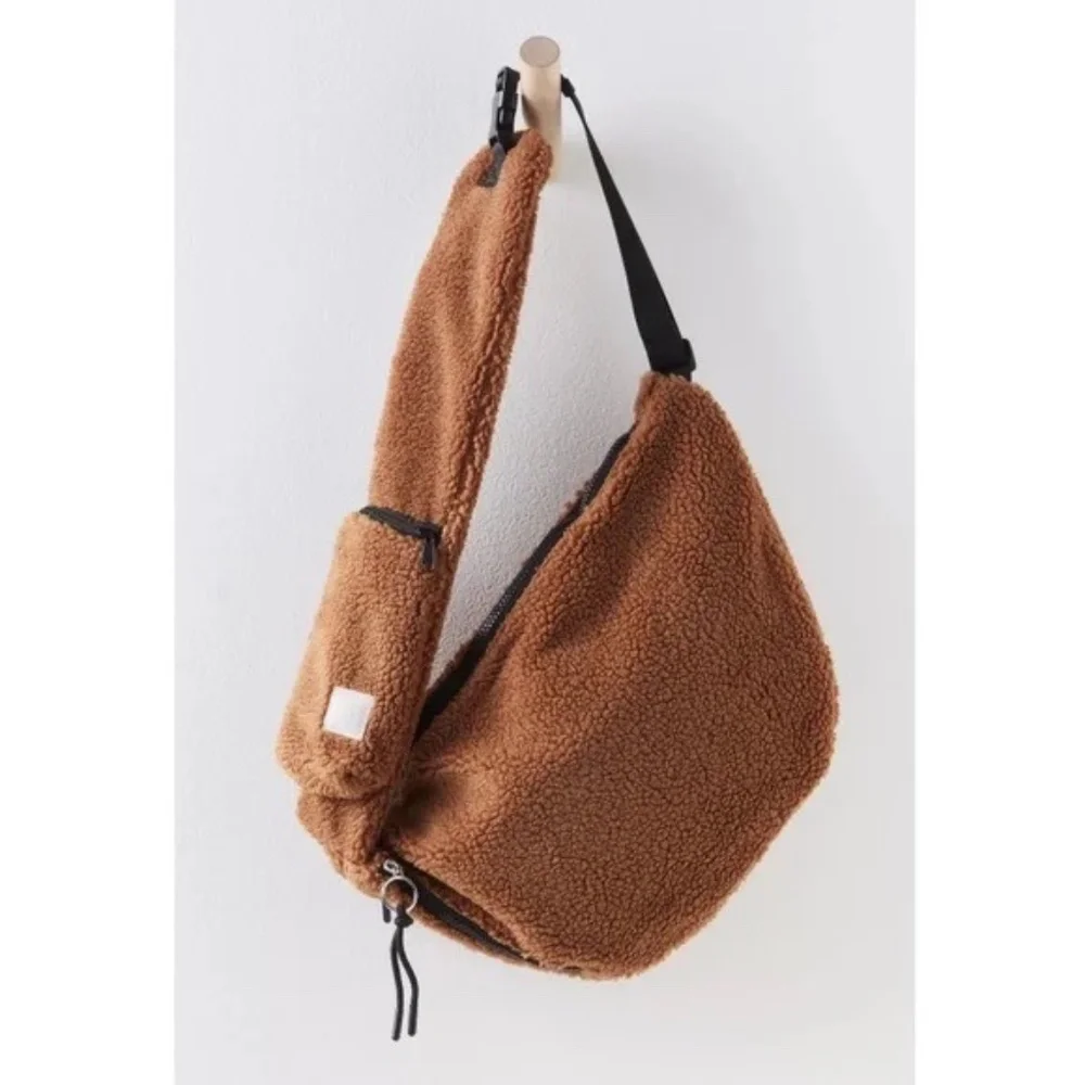 NWT FP Movement Free People Sherpa Sling Bag NWT FP Movement by Free People - Picture 4 of 6